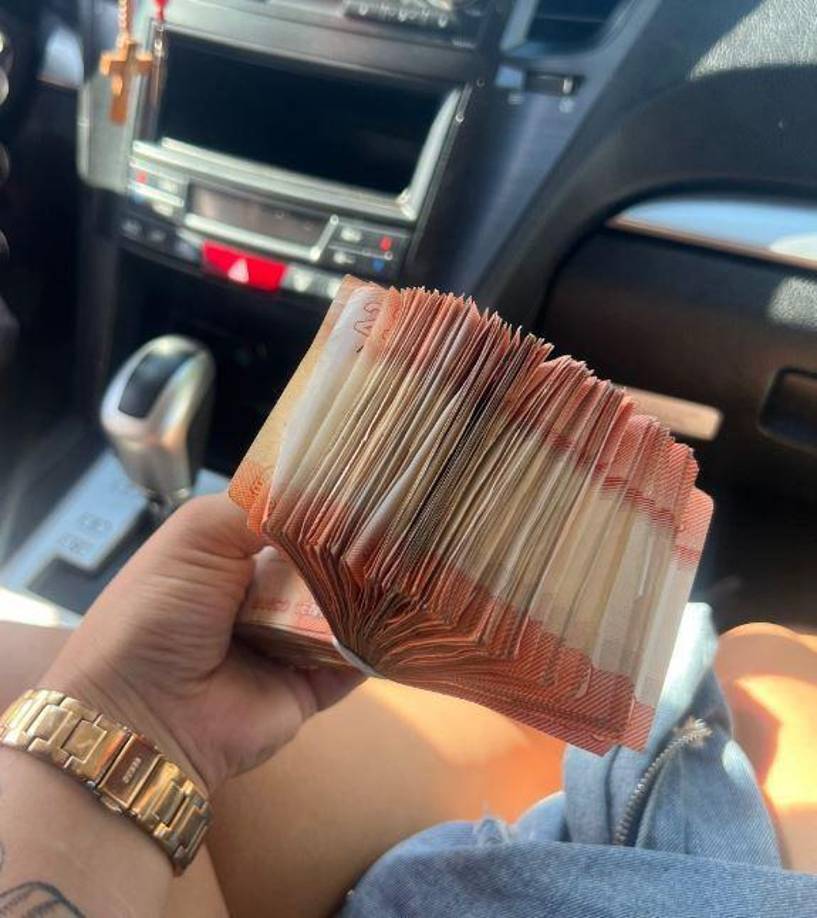 “Ella evitaba el contacto directo con las drogas y las armas para no ser detenida, moviéndose por la comuna con un guardaespaldas armado y protegido con chaleco antibalas”, declaró Víctor Muñoz, subprefecto de la Brigada de Investigación Criminal.