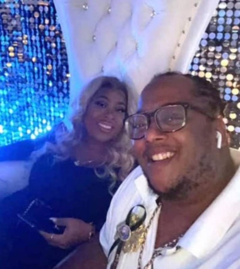 Ella trató de detenerlos, según la policía.