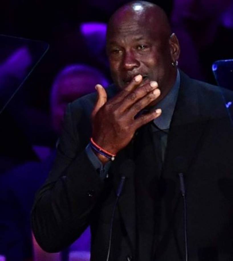 Michael Jordan sorprendió a los presentes al bromear sobre lo que sería su llanto: 'No quería venir a verme convertir en un meme otra vez. Pero eso hace Kobe Bryant, saca lo mejor de ti', expresó.