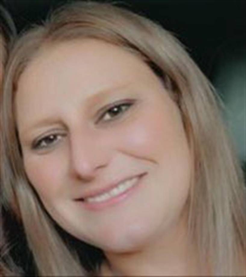 Ashley Paugh, una mujer de 35 años, fue una de las cinco víctimas del tiroteo que se produjo en la medianoche del sábado en un local para adultos llamado Club Q, que acoge actuaciones de “drag queen”. La esposa y madre de 35 años estaba pasando la noche con una amiga en el bar cuando fue abatida en la masacre.