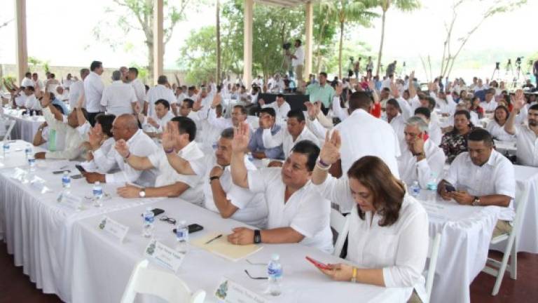 Los miembros del Congreso Nacional sesionaron ayer en la ciudad de Gracias.