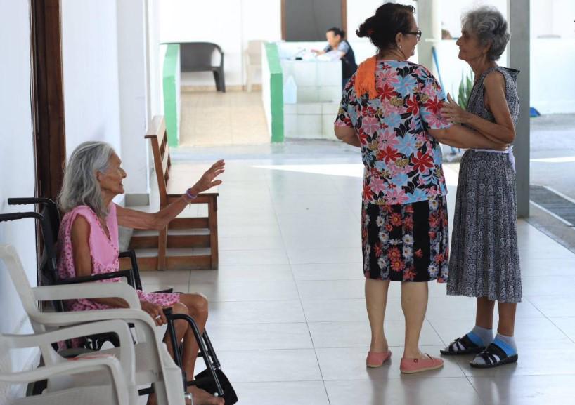 Cuarta edad tiene derecho a descuentos de hasta 60%