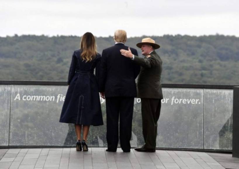 US President Donald Trump and First Lady Melania Trump look out on September 11, 2018, at the site of a new memorial in Shanksville, Pennsylvania where Flight 93 crashed during the September 11 attacks, as somber ceremonies take place at Ground Zero in New York and at the Pentagon. / AFP PHOTO / Nicholas Kamm
