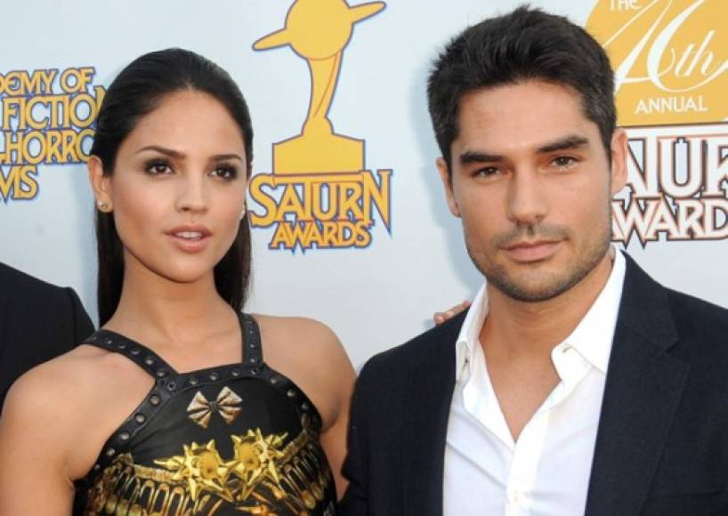 Eiza González fue novia de Donald Joseph Cotrona a quien conoció en la serie 'Del Crepúsculo al amanecer'. Este ha sido su último gran romance y del que ella presumía en redes sociales.