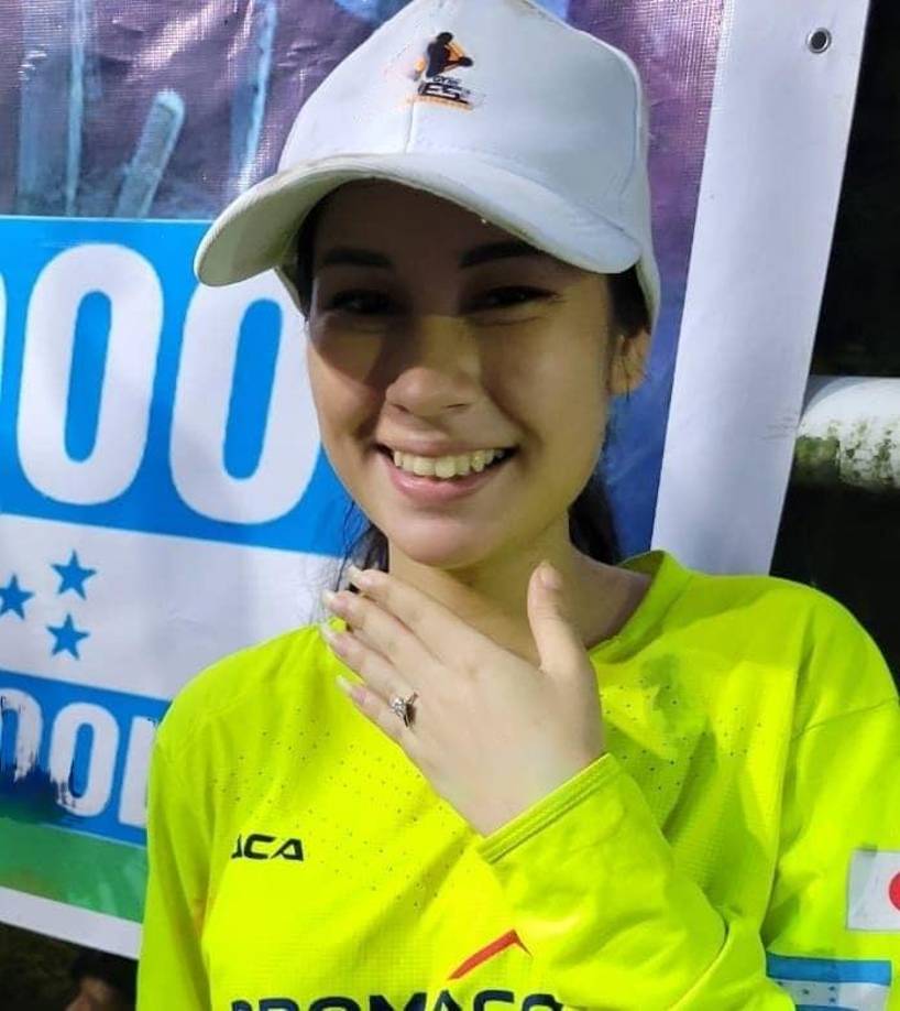 El inesperado y romántico momento ocurrió mientras Shin daba unas palabras de agradecimiento.