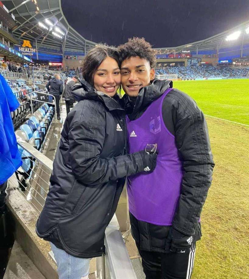 Yensy nos reveló la curiosa manera en la que comenzó a ser conquistada por el volante hondureño Joseph Rosales. Las redes sociales fueron vitales...