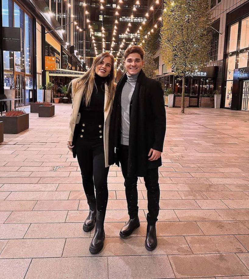 Fue tanta la molestia de los aficionados con la actitud de la pareja del campeón mundialista, que exigieron su separación por medio de una firma. 