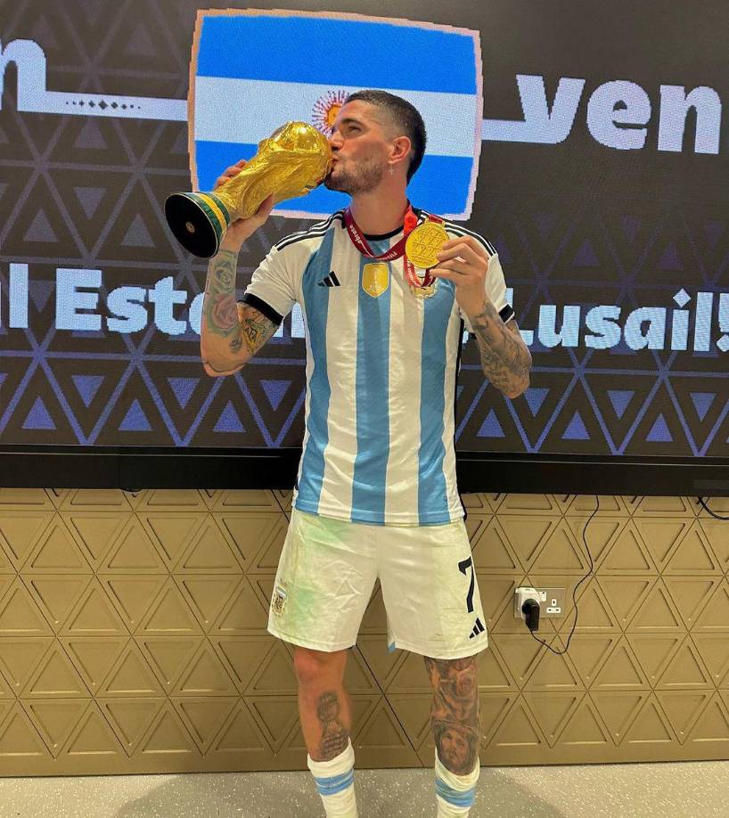 Rodrigo de Paul además del título con Argentina en el Mundial de Qatar, fue electo como el jugador más guapo de esa Copa del Mundo.