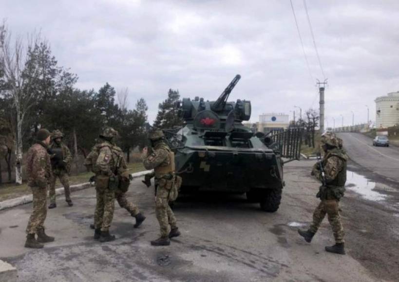 Ucrania despliega sus tropas en la frontera ante temor de una invasión rusa