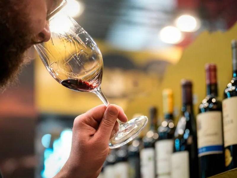 Trump amenazó con imponer un arancel del 200 % al vino procedente de la Unión Europea.