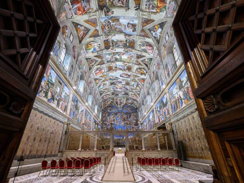 Las puertas de la Capilla Sixtina se cierran con llave para el inicio de las votaciones del cónclave.