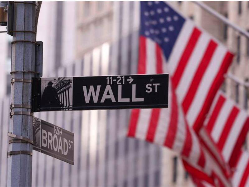 Wall Street arrancó con bajadas tras la entrada en vigor de los aranceles a Canadá y México.