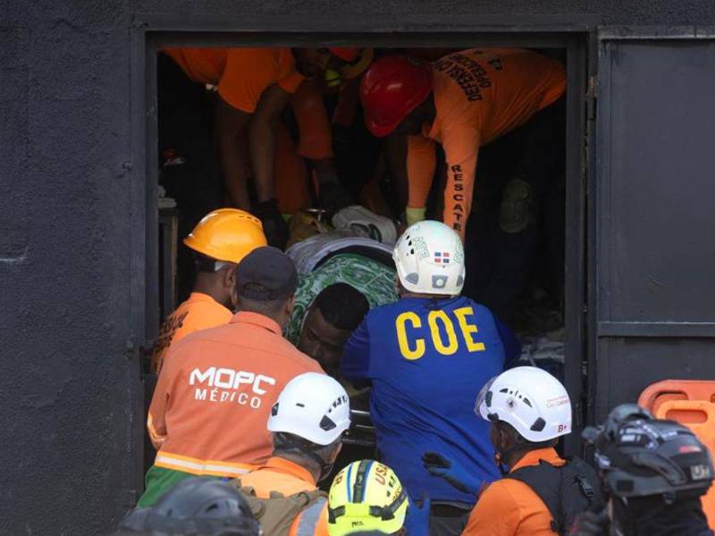 Continúan las labores de rescate de los atrapados entre los escombros tras la tragedia en una discoteca que deja al menos 27 muertos.