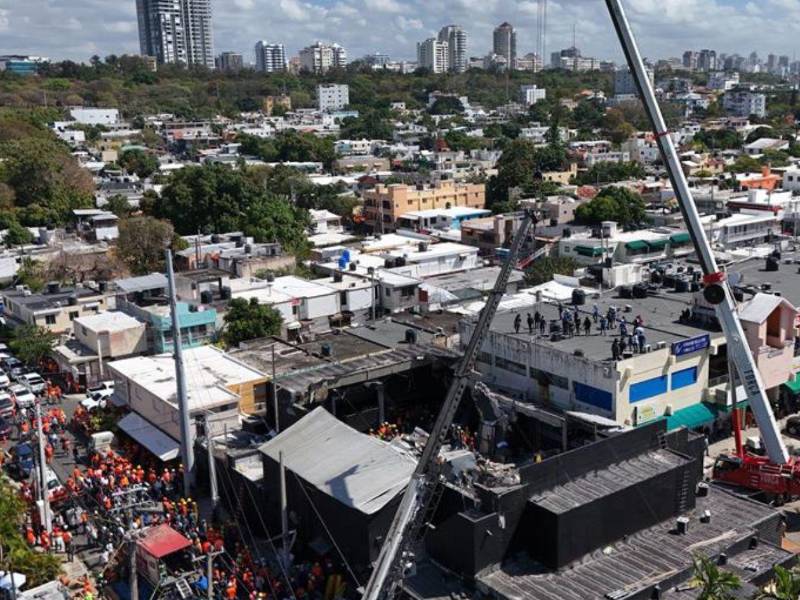 Se mantiene la búsqueda de los desaparecidos entre los escombros de la discoteca Jet Set.