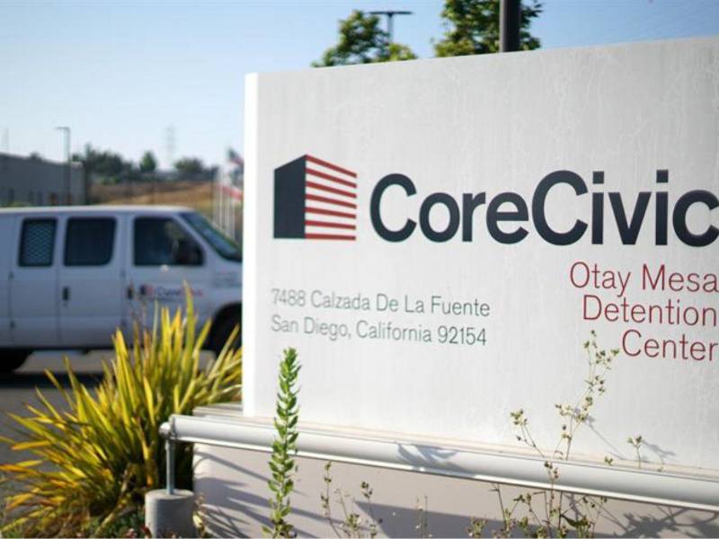 Imagen de archivo de una vista de la entrada del centro de detenciones de Otay Mesa en San Diego, California.