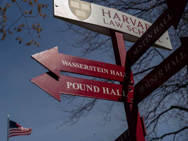 Al menos 100 millones de dólares de fondos federales serían cancelados para la universidad de Harvard.