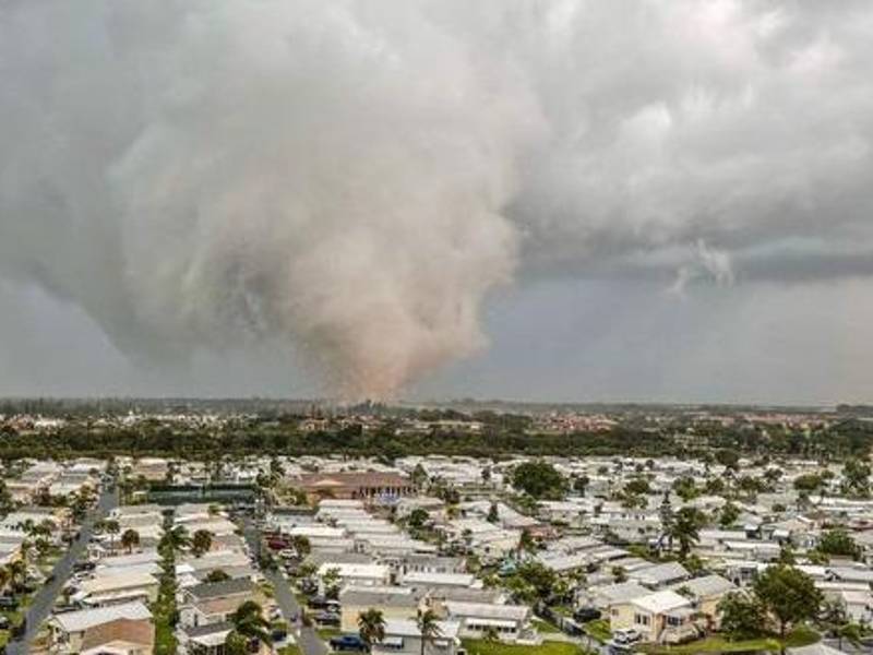 Gran parte del sureste de Florida estaba bajo alerta de tornado tras la tormenta invernal que azotó el sur de EEUU.
