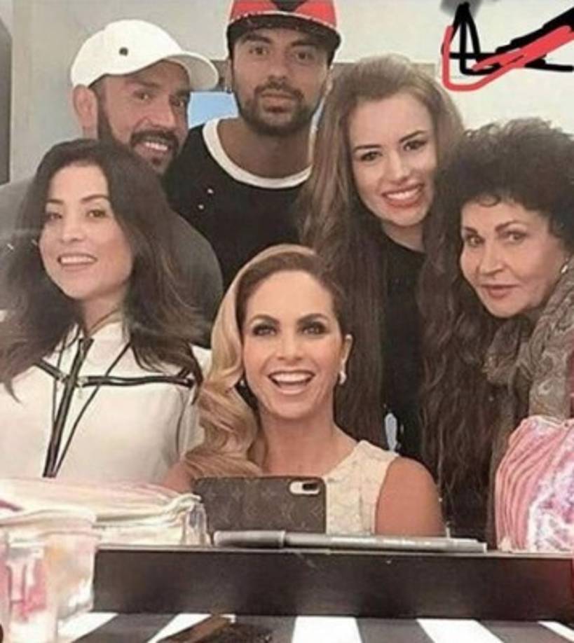La diseñadora publicaba fotos con Lucero, quien se convirtió en una de sus musas favoritas.
