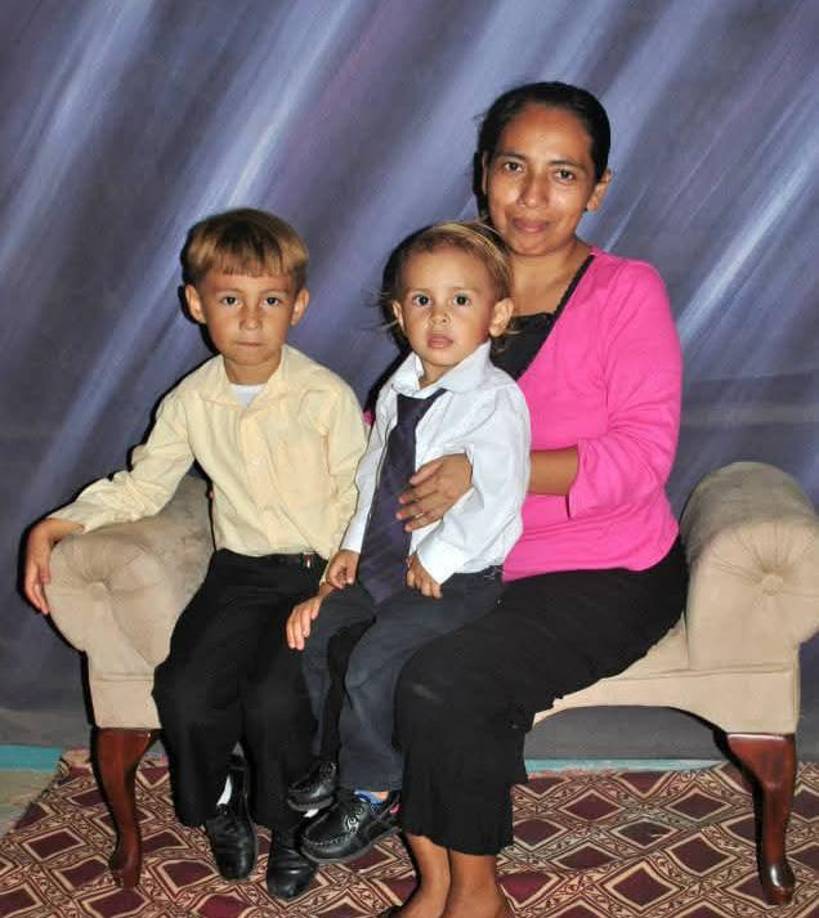 Su madre dice que es un niño que quiere ser docente y quiere prepararse en esta universidad (Pedagógica), “está bien ilusionado de estar aquí. Mi hijo siempre está hablando de temas de historia”.