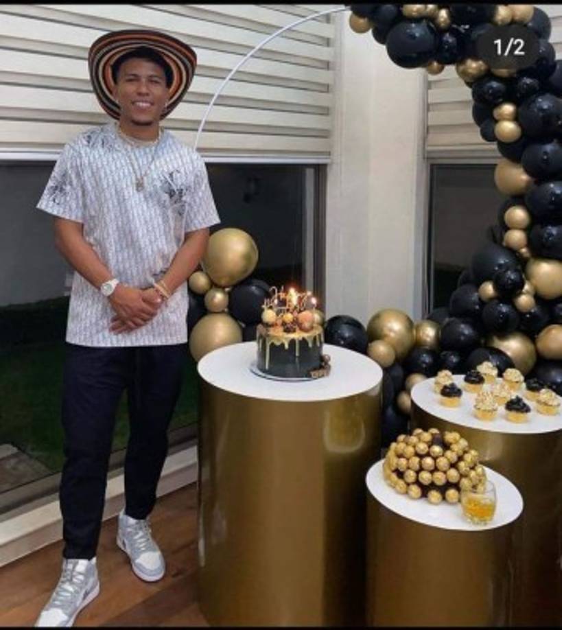 'Roger tiene esposa y un hijo, aunque no la exhibe en redes sociales para poder hacer vida de soltero. Además, tiene una hija de una anterior relación con Yennifer Villalba, la misma que en 2019 lo acusó de no darle la manutención para su pequeña', revela el portal TV Notas. Foto Instagram Roger Martínez.