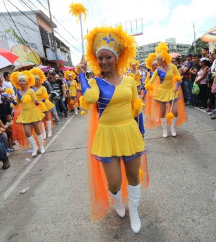 Una palillona del Instituto Santa Catalina de Siena en Tegucigalpa.