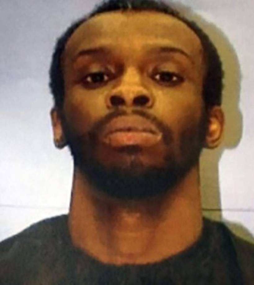 La Policía detuvo a un sospechoso identificado como Nathaniel David Rowland, quien tiene antecendetes de asesinato y secuestro.<br/><br/>Cuando se le pidió a Rowland salir del vehículo, este huyó a pie, pero fue arrestado. <br/><br/><br/>Dentro del automóvil se encontró gran cantidad de sangre, y en la vivienda del sospechoso se recuperó el teléfono de la víctima.