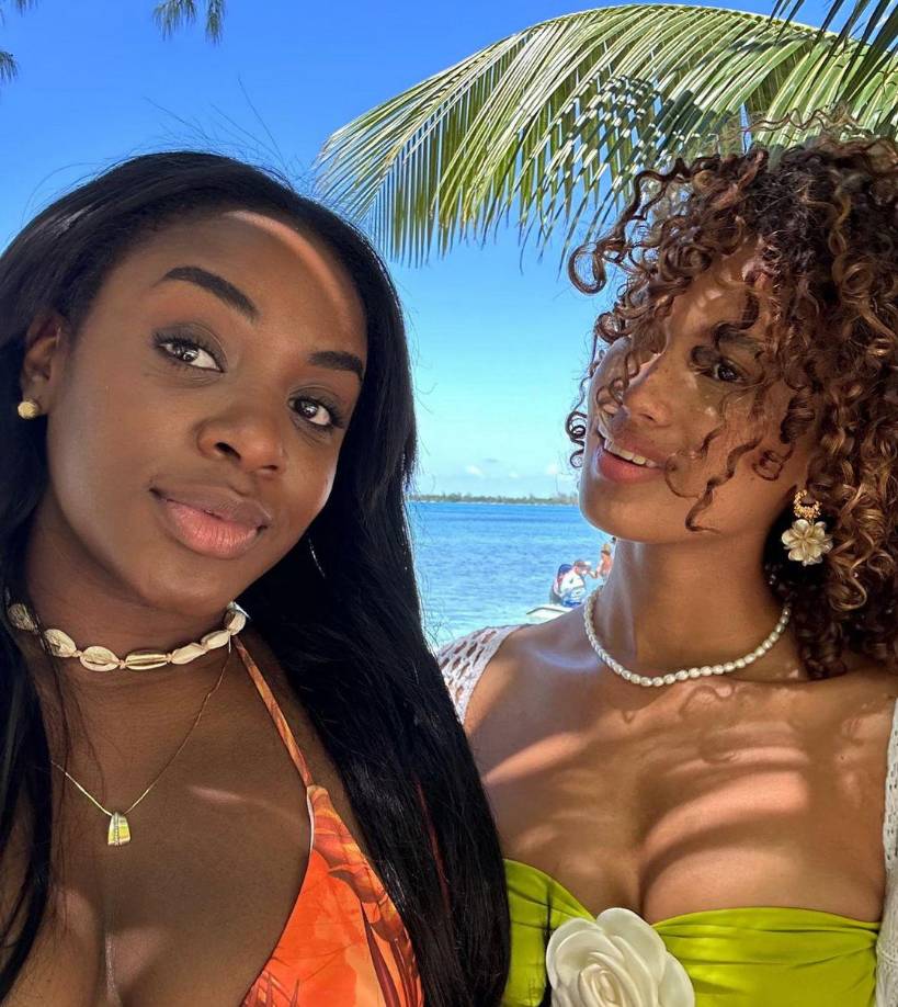 Realizó sus estudios de secundaria en el Instituto Técnico Islas de la Bahía. 