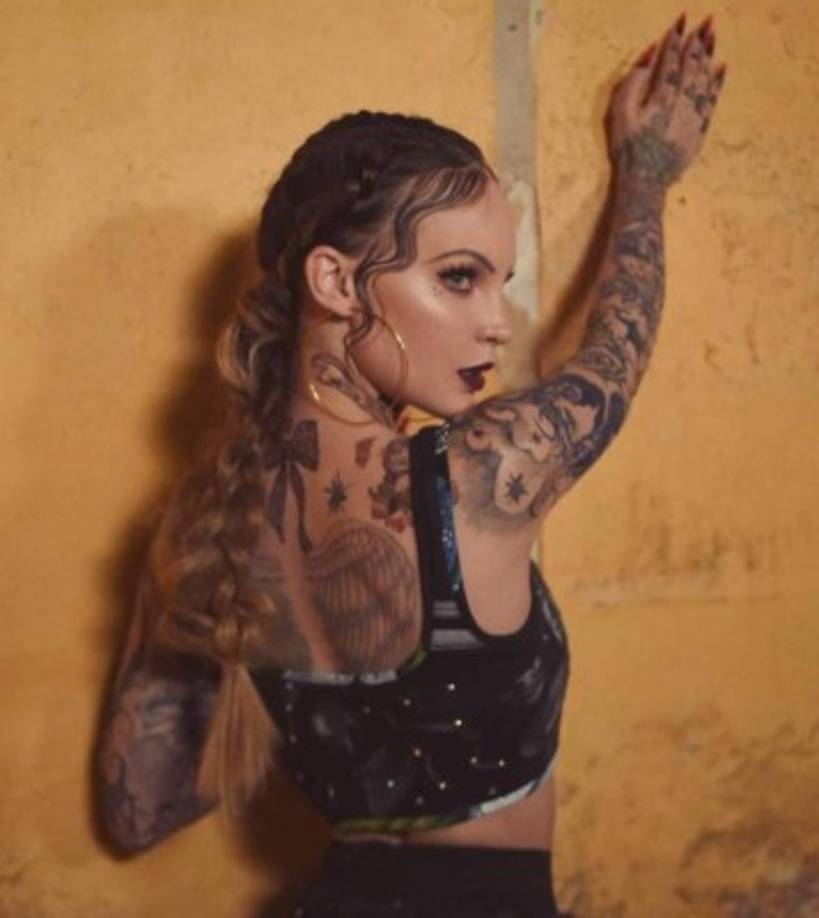 Aunque algunos de sus followers estaban a favor, a otros no les agrado la idea de que Belinda se tatúe el cuerpo.<br/><br/>Al menos Martha Sánchez le aconsejo que 'JAMÁS' lo hiciera.<br/>'No te tatúes', le pidió Lizbeth Rodríguez.<br/>