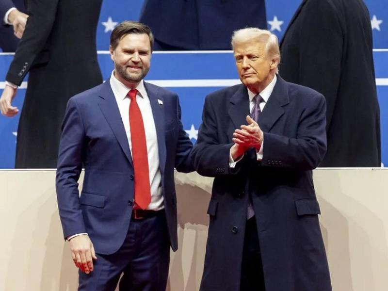 El vicepresidente de EEUU, JD Vance, junto a Trump.