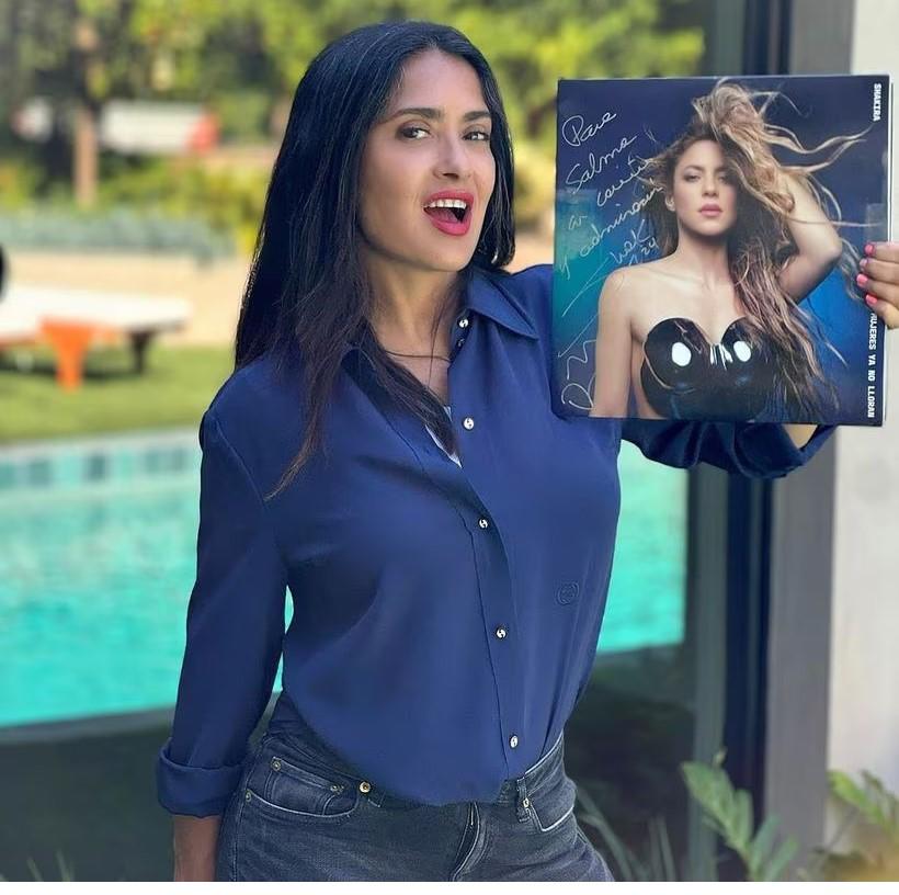 Salma Hayek presume especial regalo de parte de Shakira