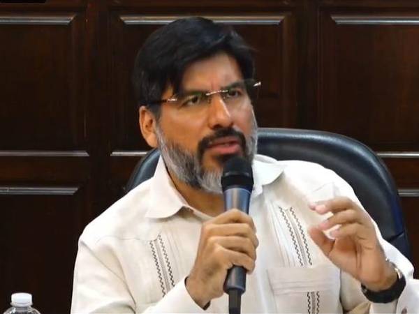 El fiscal general Johel Zelaya durante la audiencia de juicio político.