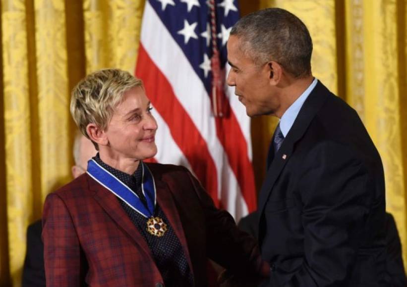 La cante y actriz Ellen Degeneres confesó que es lesbiana en 1997. La presentadora se casó en 2008 con la actriz Portia de Ross. El año pasado recibió la medalla de la libertad por el entonces presidente estadounidense Barack Obama.