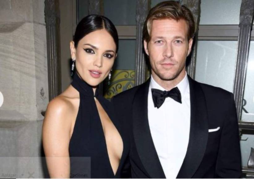 El romance con el actor se habría confirmado después de que ella presumió varias imágenes junto a él en su Instagram, sin embargo, las fotos ya fueron eliminadas por la mexicana.
