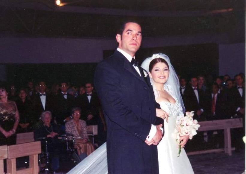 Estuvo casada en primer lugar con Abi Rafael por un corto periodo con quien duró ocho meses en 1997, su segundo matrimonio fue en el año 1999 con Eduardo Santamarina con quien tuvo 2 gemelos y en el 2004 se divorciaron.