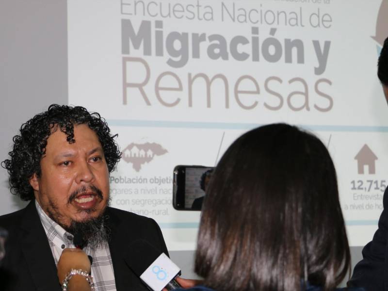 El director del INE, Eugenio Sosa, anuncia este jueves (16 de febrero de 2023) la realización de la Encuesta Nacional de Migración y Remesas, en Tegucigalpa, Honduras.