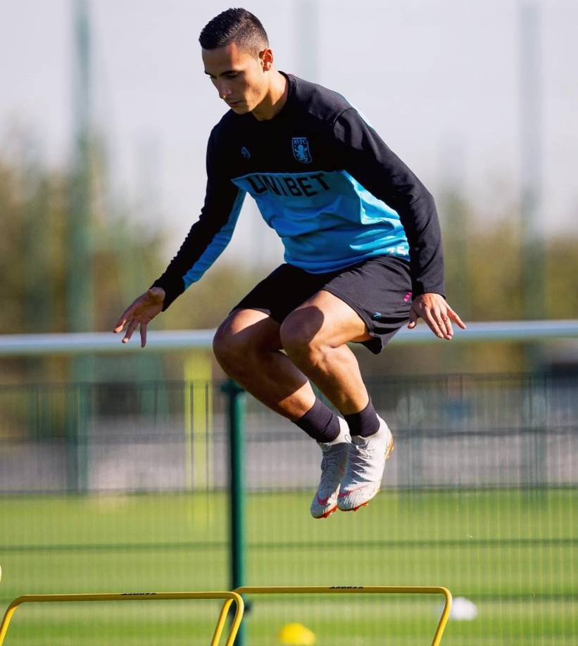 El Mainz 05 anunció luego a principios de esta semana que el jugador iba a ser reintegrado al grupo después de haber rectificado en conversaciones con la dirección. Recordó que el día de la polémica había suprimido el mensaje unos minutos después de que se lo reprocharan.