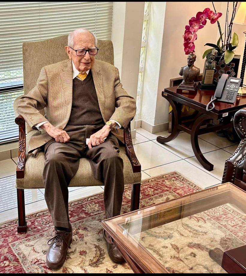 Además de banquero, fue un reconocido filántropo y durante la guerra de 100 horas entre Honduras y El Salvador, en julio de 1969, por un centenario contencioso limítrofe y migratorio, contribuyó en el proceso de cese el fuego entre los dos países centroamericanos.