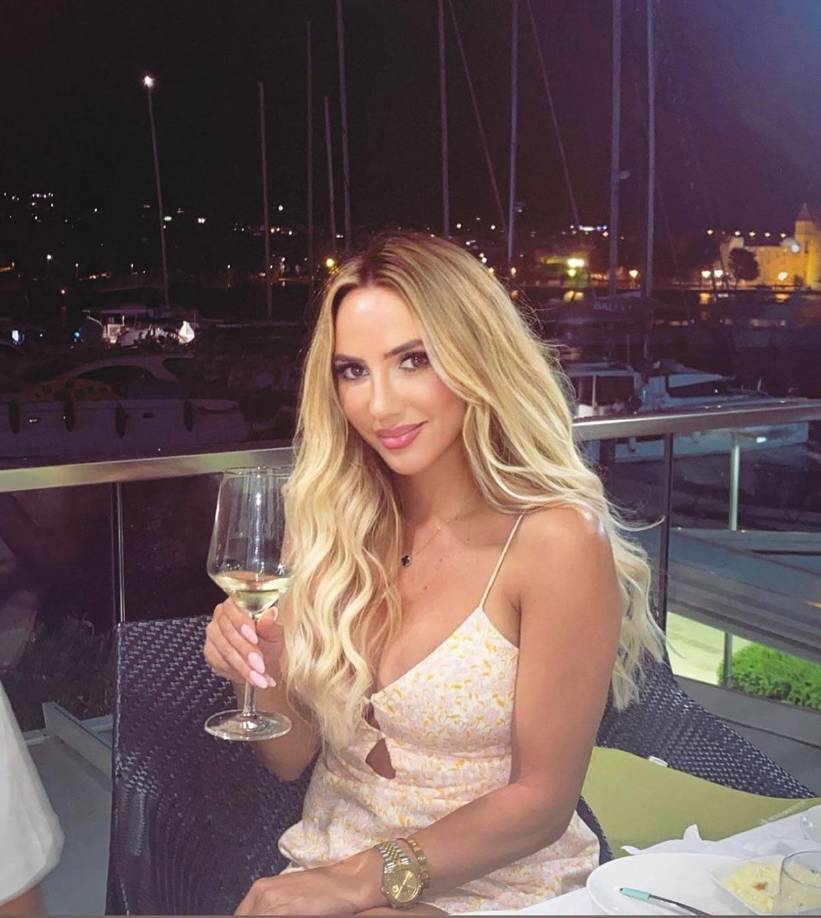 Estas palabras reflejan el apoyo incondicional que Blerta brinda a su hijo, quien ha tenido una carrera futbolística llena de retos y movimientos entre clubes de diferentes países.