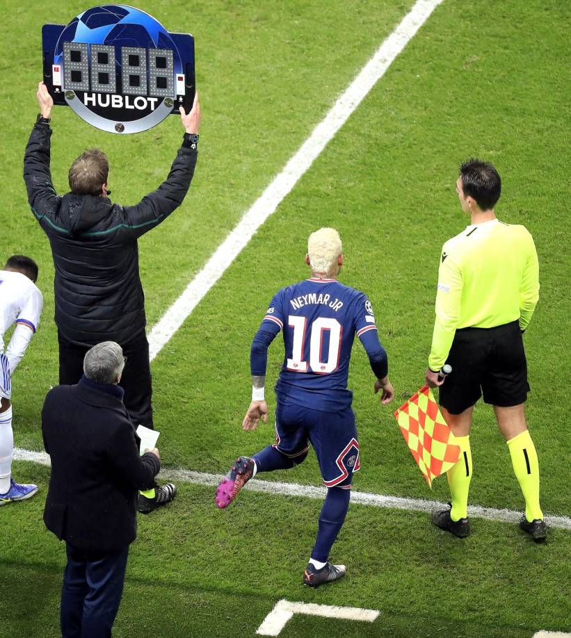 A los 72 minutos, Neymar hizo su ingreso a la cancha en lugar de Ángel di María. El brasileño volvió luego de casi tres meses de ausencia.