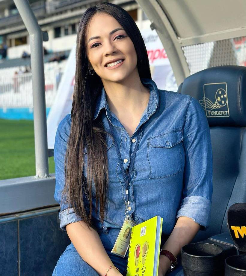 “Porque este amor es de esos que durarán para siempre, que nada los separa”, fueron las primeras líneas de la mediática periodosta de Televicentro.