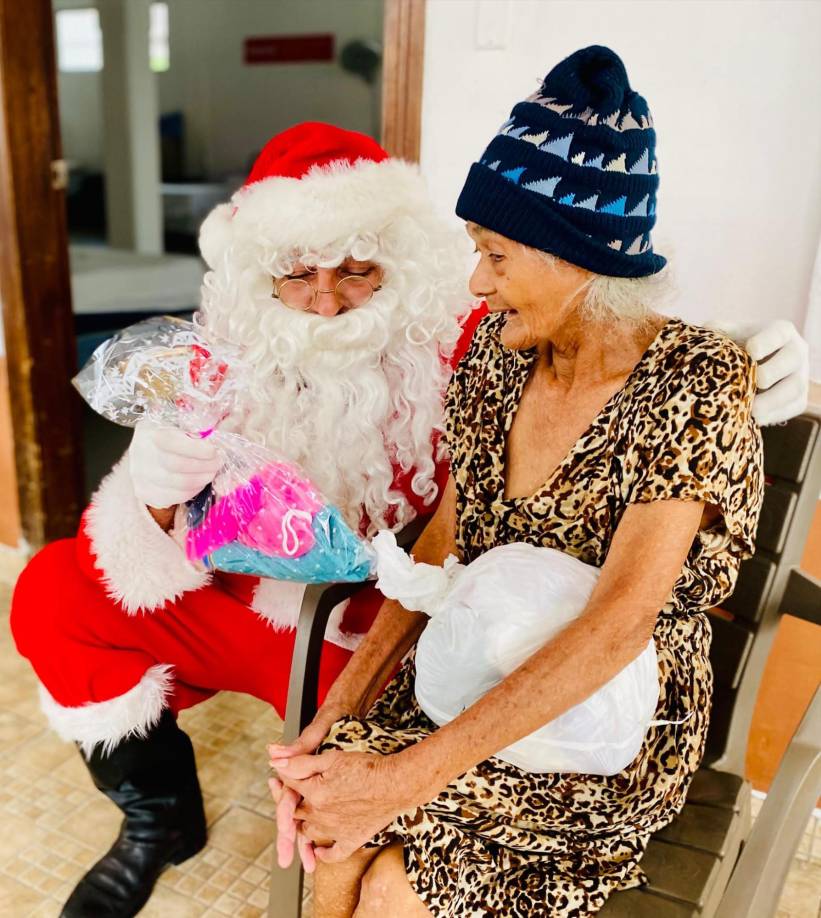 Este año, Omar Bueso y su familia entregaron unos 850 juguetes en la Fundación Integrar, el hospital Mario Catarino Rivas, varias colonias de San Pedro Sula y aldeas de Puerto Cortés y Villanueva.