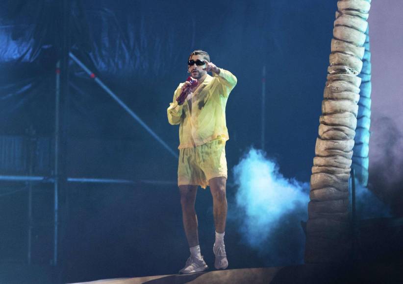 El concierto que dio Bad Bunny en Honduras sigue dando de qué hablar en redes sociales.Y es que el pasado 1 de diciembre, el “Conejo Malo” se presentó en Guatemala, y allí hizo mención a uno de los momentos que se vivió durante su show en San Pedro Sula, Honduras.Bad Bunny se refirió concretamente al momento cuando dos jóvenes hondureñas subieron al escenario a bailar con él mientras sonaba de fondo el tema “Enséñame a Bailar”.