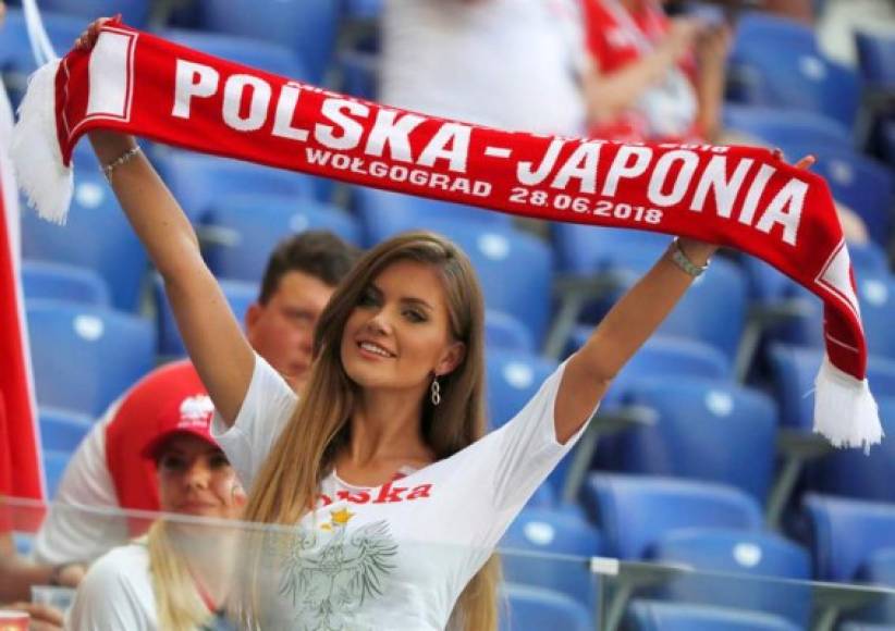 Una de las polacas más bellas que llegaron al estadio.
