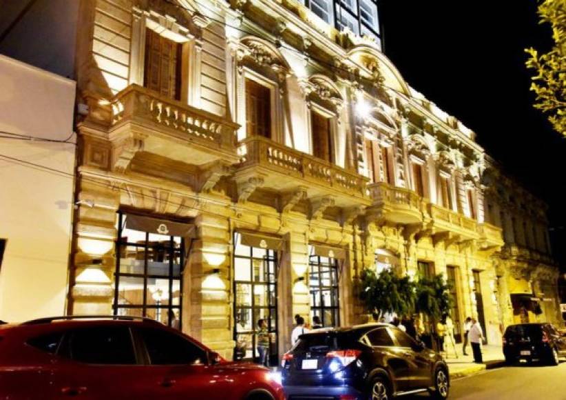 El Hotel Palmaroga en donde está Ronaldinhotiene 118 años de historia y se ubica en el centro histórico de Asunción.