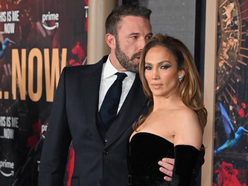 Ben Affleck y Jennifer López en la premier de This Is Me...Now: A Love Story”.