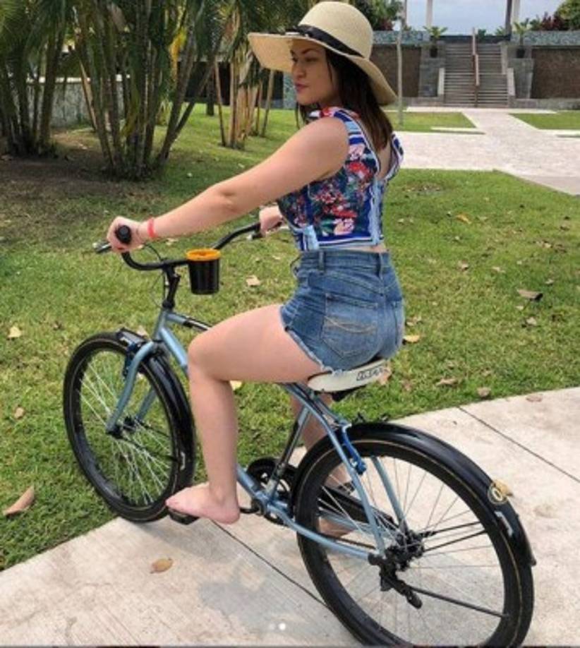Malubi Paz ha disfrutado andar en bicicleta, no cabe duda que es una belleza.