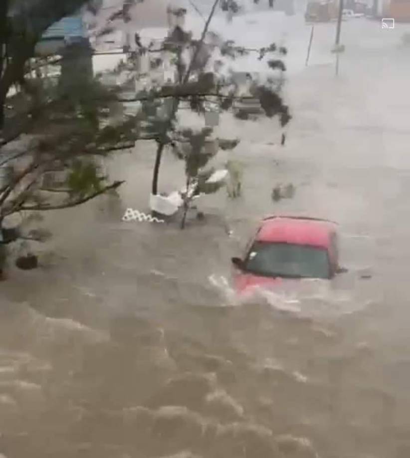 Dijo también que esperaba a que el primer ministro del país, John Briceño, diera el visto bueno en las carreteras para trabajos de limpieza.