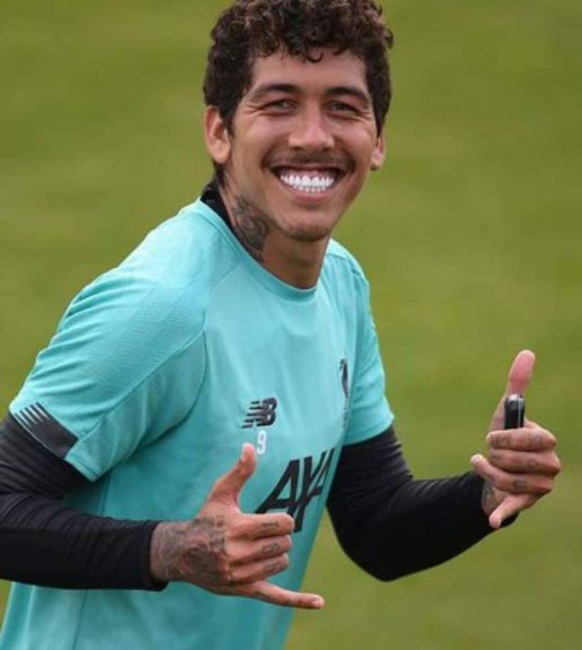 Roberto Firmino: El delantero brasileño del Liverpool es otro de los que apareció con nuevo look en los entrenamientos.
