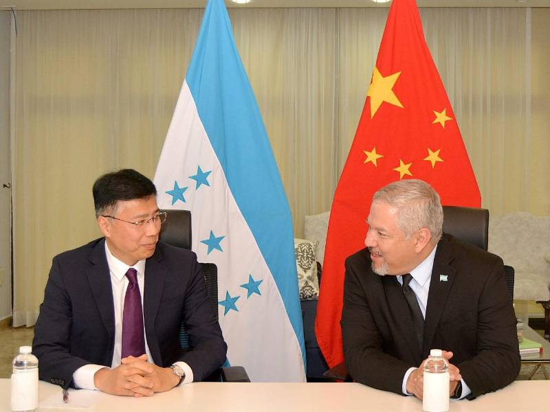 Cancillería de Honduras sostiene reunión con delegación de China.