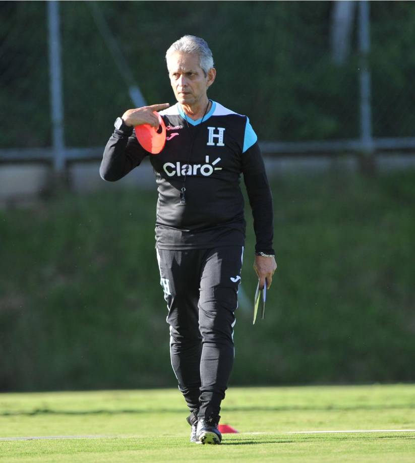 Reinaldo Rueda hará oficial este domingo el jugador que ocupará el lugar de Quioto para completar el grupo de seis delanteros que tiene la Selección Nacional. Estas son las opciones.